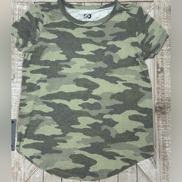 Women’s Juniors T-shirt Size Small - Picture 1 of 2